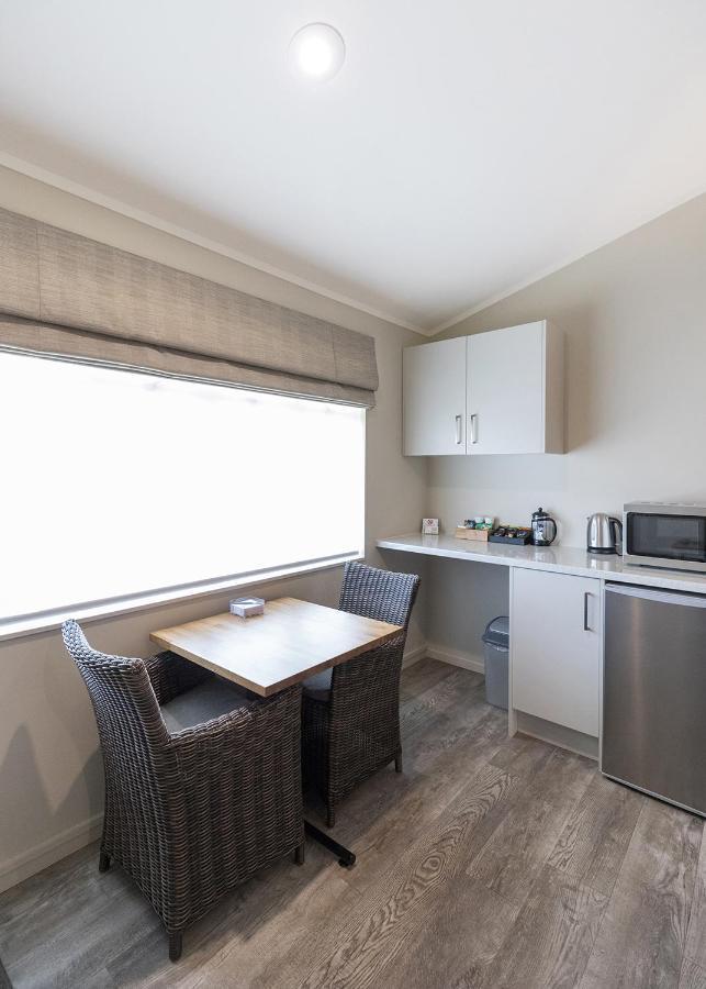 Colonial Court Motor Inn Тауранга Экстерьер фото