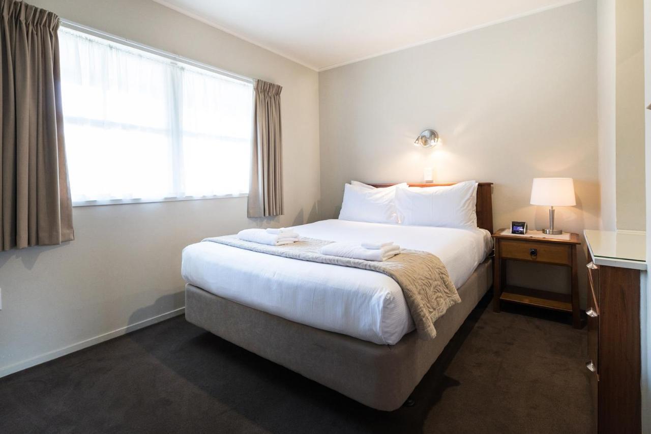 Colonial Court Motor Inn Тауранга Экстерьер фото